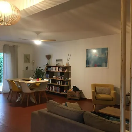 Avec Piscine Proche De La Villa *